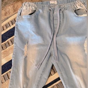 Distressed Elastic waist jeans.